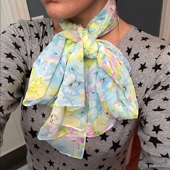 Extra Long GUESS Scarf - Picture 3 of 5